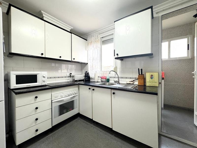 Foto ea796fef-05ea-4e74-8606-90c6dcf1edd2. Àtic amb aparcament piscina a Playa Muchavista Campello (el)