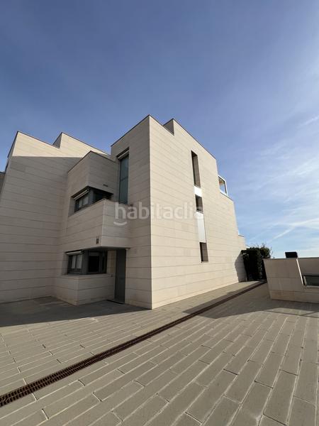 Foto 8c88852a-6c41-4eda-b57b-7afbf73a714a. Casa chalet pareado en venta en calle dels pins en Torredembarra