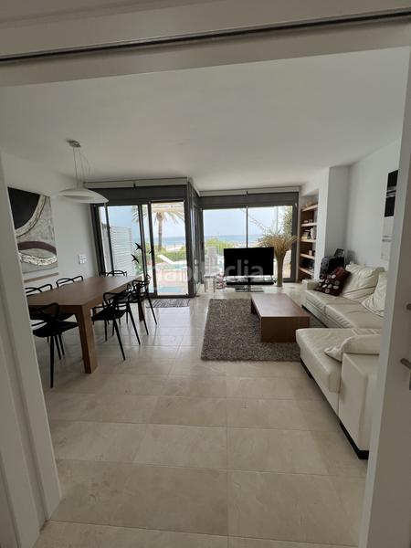 Foto a0ee8f23-12a4-4fe5-951f-c02c7a0b4fc4. Casa chalet pareado en venta en calle dels pins en Torredembarra