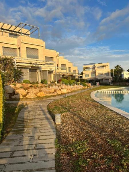 Foto c3f00b8e-9c70-4867-9eca-268d4d60c86a. Casa chalet pareado en venta en calle dels pins en Torredembarra