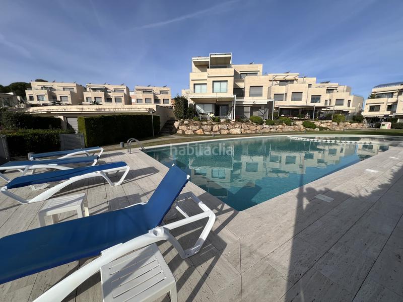 Foto c7943a39-fac5-45f2-98b7-3fd869326296. Casa chalet pareado en venta en calle dels pins en Torredembarra