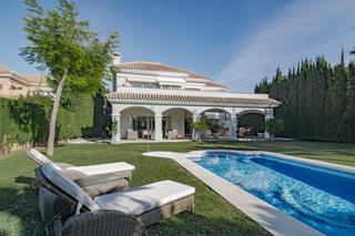 Haus  Marbella,nueva andalucia,avenida del prado. Preciosa villa andaluza de 4 dormitorios en la prestigiosa zona