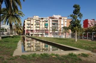 Édifice à Prosperitat. Edificio en nou barris