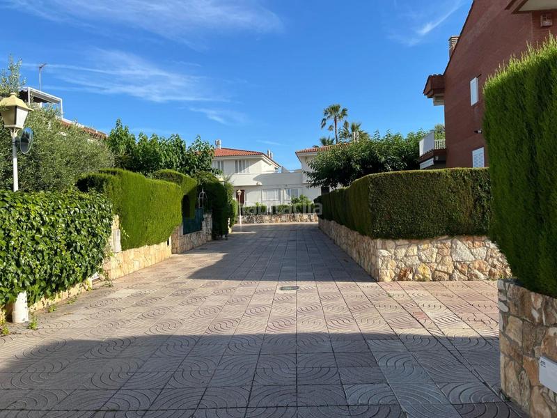 Foto c0f8fc27-9e12-40b0-af83-2a361540ccfd. Casa fincas eva os presenta esta exclusiva vivienda unifamiliar en primera línea de mar tarragona ubicada en el emblemático en Altafulla