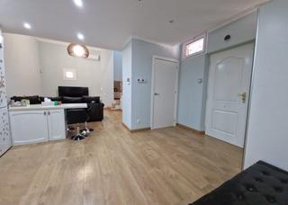 Local commercial à Barcelona - cl campins 7. Local dúplex reformado como vivienda este inmueble, situado a pi