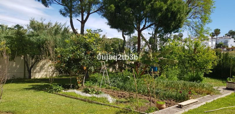 Foto b3791700-285c-4181-ad2e-e72c707755c1. Casa amb aparcament piscina a La Concha - Resina Golf Estepona