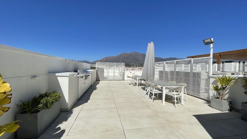 Foto b22b7dc8-7d16-4fd0-8801-de829e688846. Pis amb aparcament piscina a puerto de Estepona Estepona