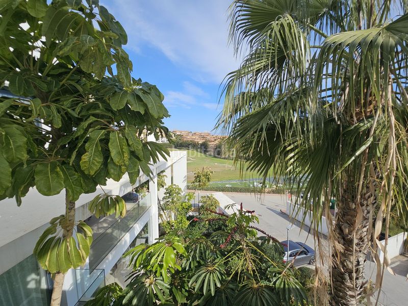 Foto 1f65a6be-a703-4580-801d-d7b127204da0. Pis amb aparcament piscina a Nueva Atalaya Estepona