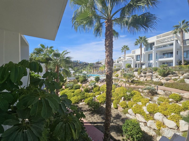 Foto d13cd20f-ca15-4a00-8177-07c6c4d403f8. Pis amb aparcament piscina a Nueva Atalaya Estepona