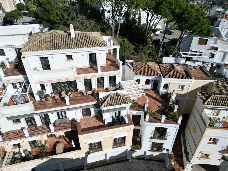Foto a8eaf335-0b19-46ca-8f39-8a7f2117ade0. Casa adossada amb aparcament piscina a La Quinta Benahavís