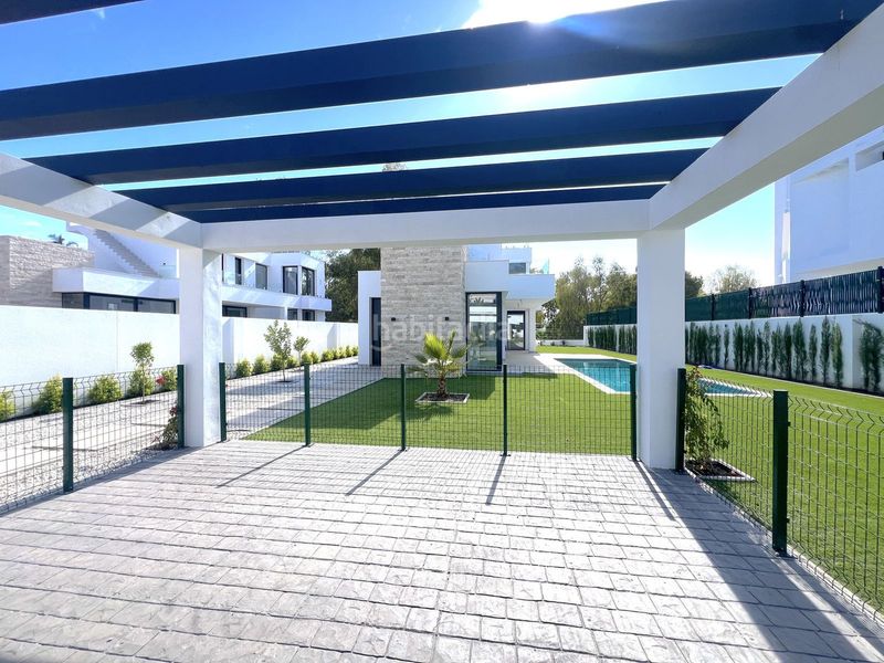 Foto 3f0fe4fb-7b86-411c-a2aa-57d1fce2171c. Casa amb piscina a Nueva Atalaya Estepona