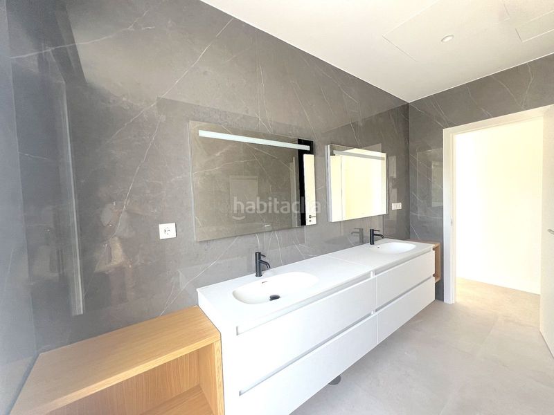 Foto 5af3d36e-1a1f-4085-8148-5155a6ff3f3e. Casa amb piscina a Nueva Atalaya Estepona