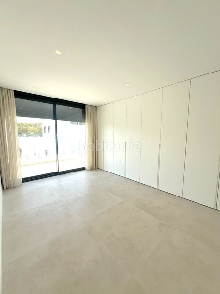 Foto 5b18f772-b16d-4877-bf3d-2f31585d8816. Casa amb piscina a Nueva Atalaya Estepona