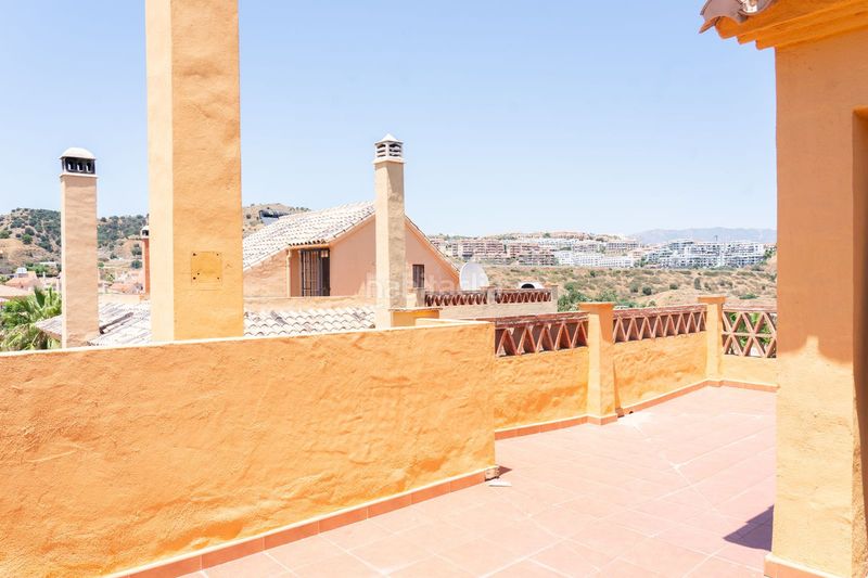 Foto b0125f9c-e9fa-4f7c-8d9e-9b7d83f5c0d2. Casa adossada amb piscina a Riviera del Sol Mijas