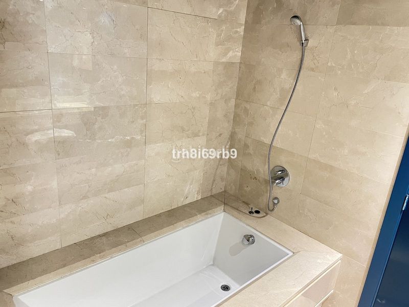 Foto cf6804c9-a1f7-47d8-a121-f57917224241. Pis amb aparcament piscina a Bel - Air Estepona