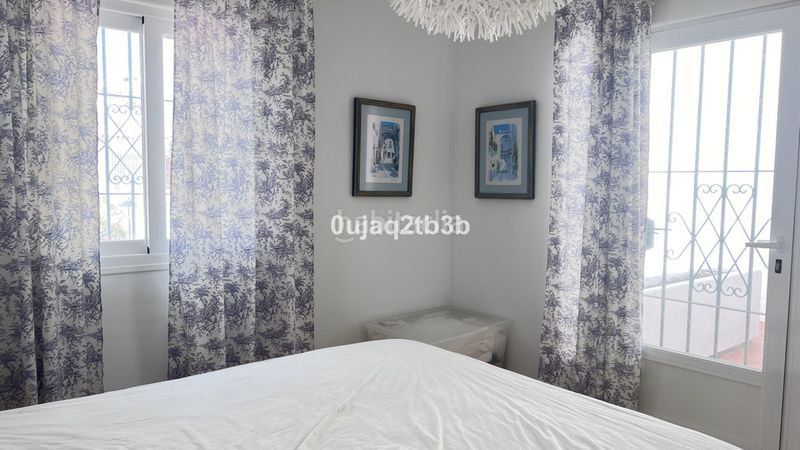 Foto 476aaead-a892-4b97-b74d-3ce2cdbf61a9. Piso apartamento en una de las urbanizaciones mejor valoradas de la zona. cerrado con grandes zonas comunes, enorme piscina de adultos en Marbella