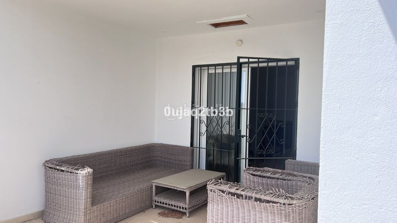 Foto 559ef555-e7d4-4a2c-bffd-7999c6e5b112. Piso apartamento en una de las urbanizaciones mejor valoradas de la zona. cerrado con grandes zonas comunes, enorme piscina de adultos en Marbella