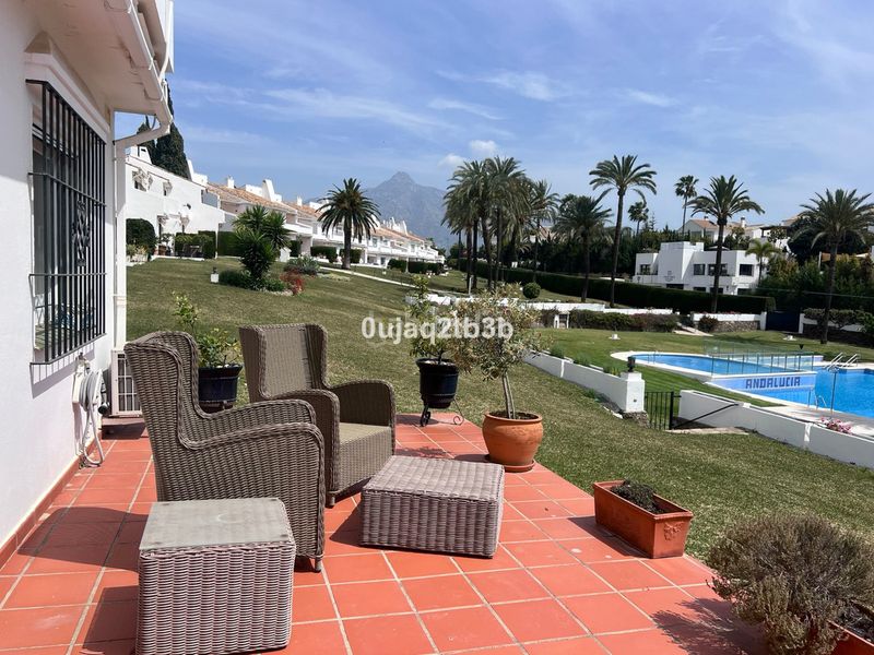 Foto 7a2e982e-fc2f-483c-b315-3cbb3c6a178c. Piso apartamento en una de las urbanizaciones mejor valoradas de la zona. cerrado con grandes zonas comunes, enorme piscina de adultos en Marbella
