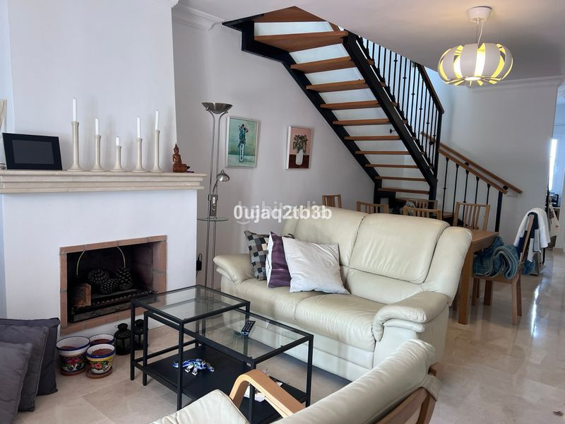 Foto d5467502-5dc2-4016-a190-cb28e7f63c2a. Piso apartamento en una de las urbanizaciones mejor valoradas de la zona. cerrado con grandes zonas comunes, enorme piscina de adultos en Marbella