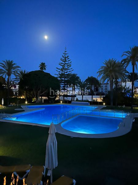 Foto e9f33f08-ad23-434d-acfe-de89210a137c. Piso apartamento en una de las urbanizaciones mejor valoradas de la zona. cerrado con grandes zonas comunes, enorme piscina de adultos en Marbella