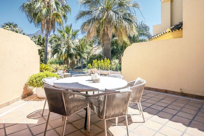 Foto 7f51af61-e339-41c2-b293-c73a961313f4. Casa adossada amb aparcament piscina a La Carolina - Guadalpín Marbella