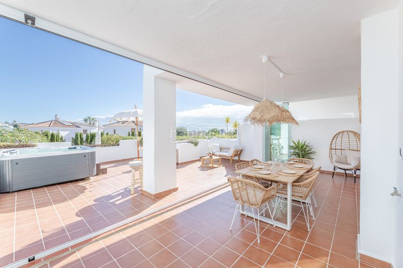 Foto 11b6d681-c9e9-47df-bb19-ba6f63dcb568. Piso adéntrate en tu propio rincón del mediterráneo con este acogedor apartamento en planta baja. diseñado para el confort y la vida al en Estepona