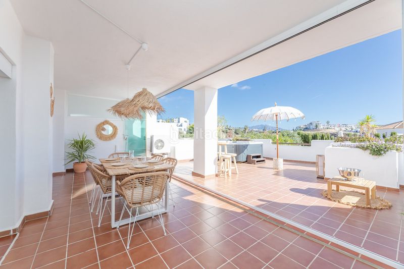 Foto 6f3f3d07-b08a-409d-b0d2-15a0e1c713f1. Piso adéntrate en tu propio rincón del mediterráneo con este acogedor apartamento en planta baja. diseñado para el confort y la vida al en Estepona