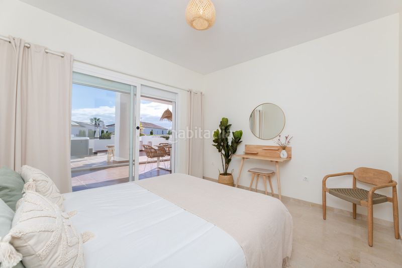 Foto 7e09d33d-ef97-4659-9661-fb52e67a13d9. Piso adéntrate en tu propio rincón del mediterráneo con este acogedor apartamento en planta baja. diseñado para el confort y la vida al en Estepona
