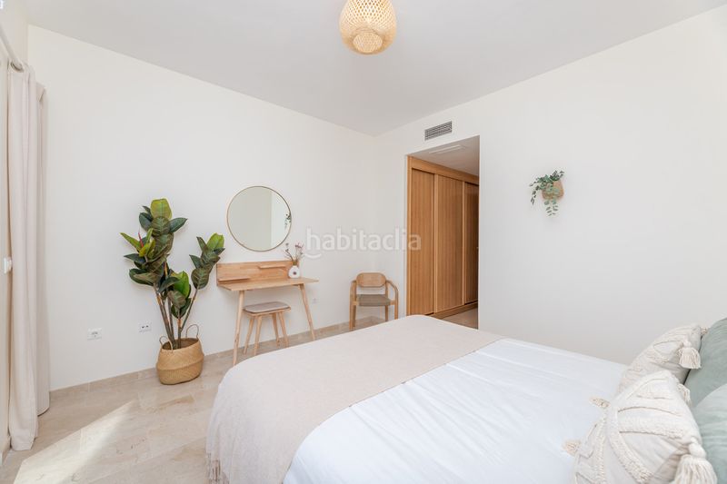 Foto b7871213-74f0-42a1-a8f3-2f9331704e68. Piso adéntrate en tu propio rincón del mediterráneo con este acogedor apartamento en planta baja. diseñado para el confort y la vida al en Estepona