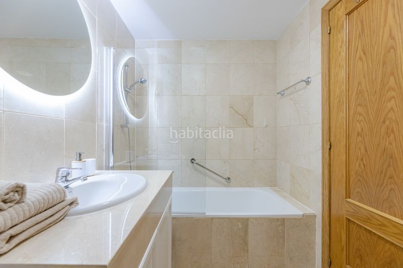 Foto db3d2b53-c5e2-4339-82f7-2733cc366743. Piso adéntrate en tu propio rincón del mediterráneo con este acogedor apartamento en planta baja. diseñado para el confort y la vida al en Estepona
