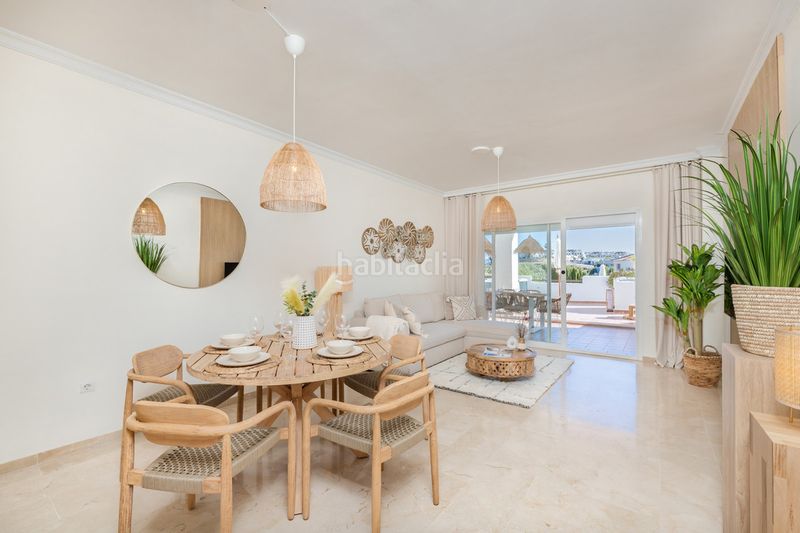Foto ef78bd83-cbec-42f5-95be-53c2144a8bf8. Piso adéntrate en tu propio rincón del mediterráneo con este acogedor apartamento en planta baja. diseñado para el confort y la vida al en Estepona