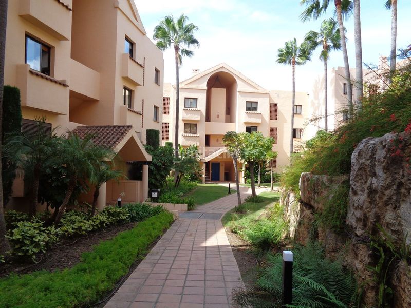 Foto 5ff00c93-2357-44c7-b483-597d4c45a809. Pis amb aparcament piscina a Benahavís pueblo Benahavís