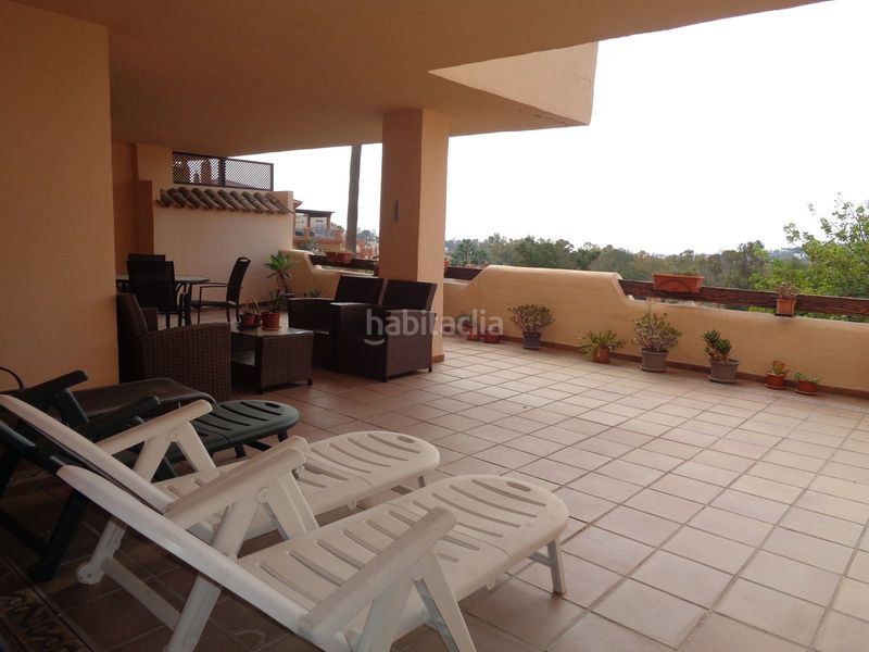 Foto f1f99803-9409-456a-b9fc-6fbf256036e5. Pis amb aparcament piscina a Benahavís pueblo Benahavís