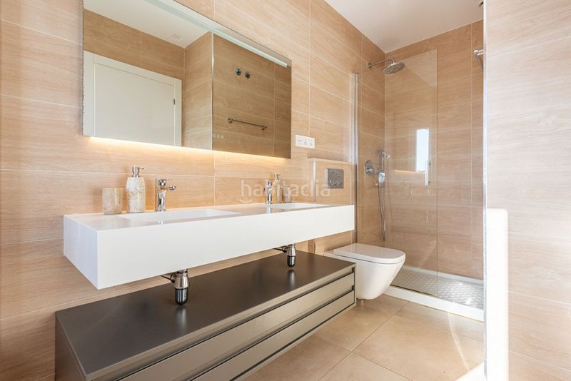 Foto 546712aa-a2b9-4e2f-bec9-61e8a7b1124d. Casa adossada amb aparcament piscina a Riviera del Sol Mijas