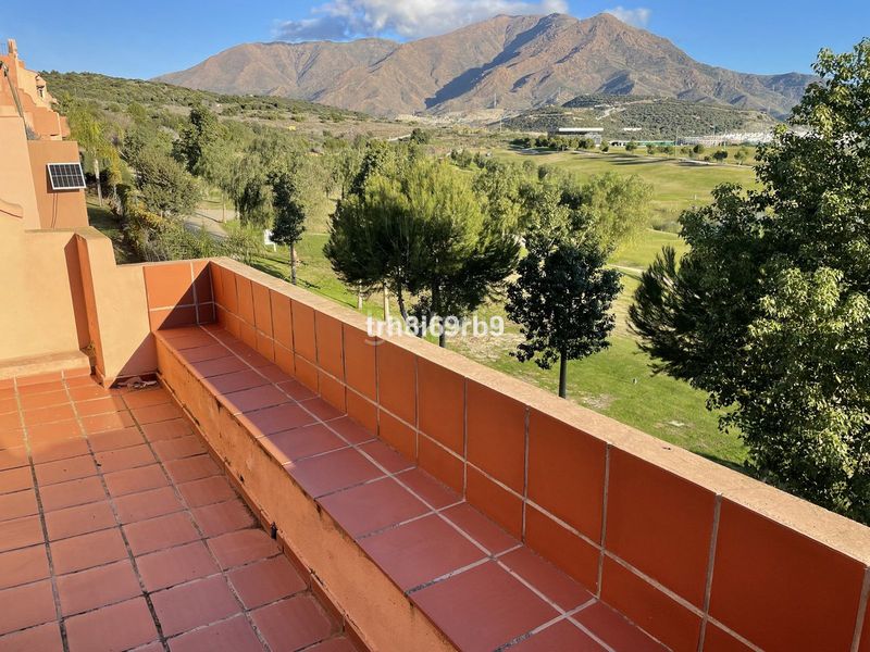 Foto 309260f0-fff2-472a-8778-80d66d54dbf4. Casa adossada amb aparcament piscina a Guadalobón Estepona
