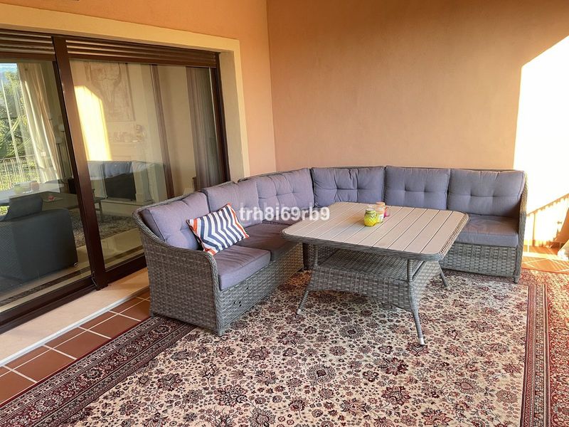 Foto 578a97b2-14af-4081-997f-b78982fd63af. Casa adossada amb aparcament piscina a Guadalobón Estepona
