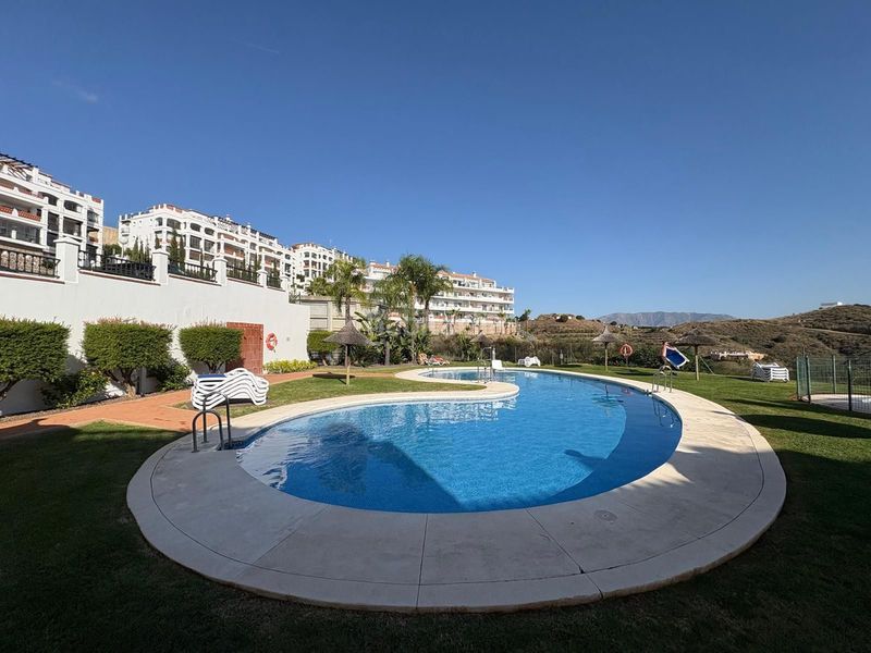 Foto 09f55a0f-86f1-47a1-abda-3bb7a587fabd. Pis amb aparcament piscina a Riviera del Sol Mijas