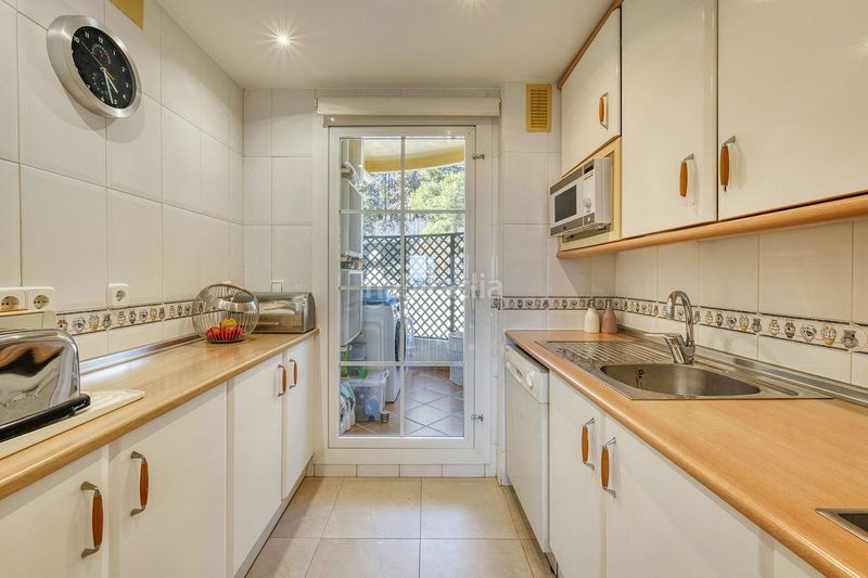 Foto 2f0307e1-6e7d-4503-80c4-0a5288ea9892. Pis amb aparcament piscina a Nueva Andalucía centro Marbella