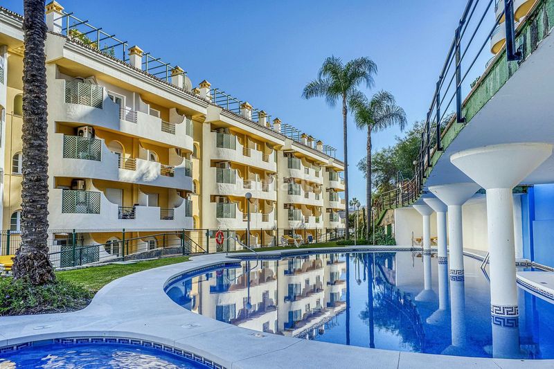 Foto 6fae461f-6a06-43c9-acee-40d23b886d55. Pis amb aparcament piscina a Nueva Andalucía centro Marbella