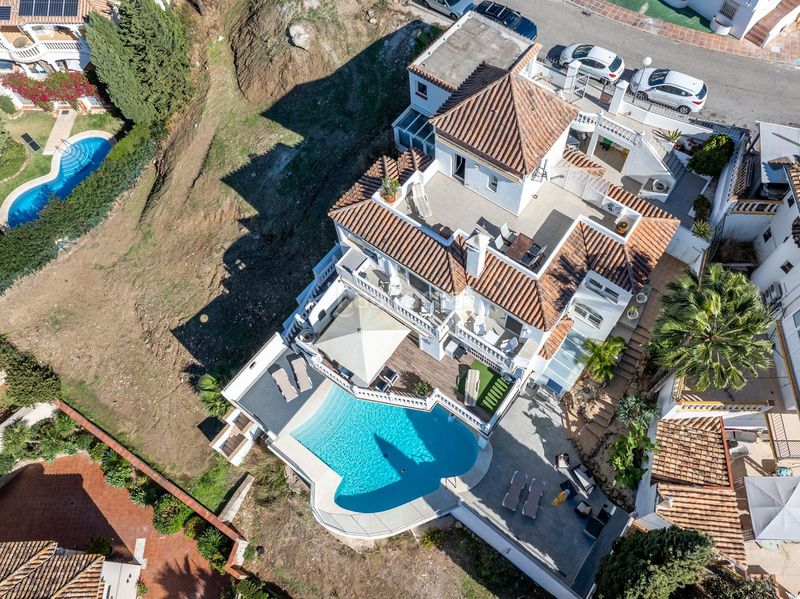 Foto 1ec1cdd1-ee68-46d3-95e6-20811b8552be. Casa amb aparcament piscina a Riviera del Sol Mijas