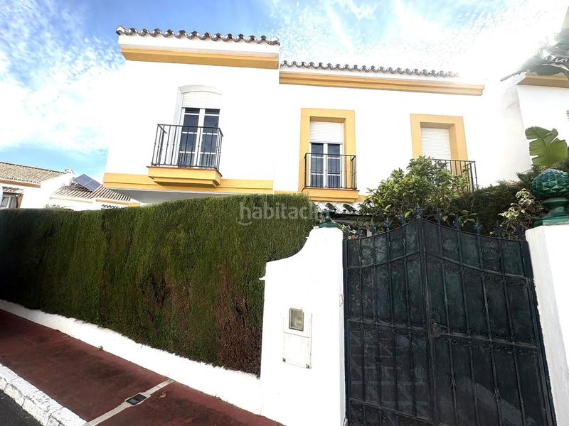 Foto 1688cc33-d008-46bf-b22c-e37c52bb044d. Casa adossada amb piscina a Cancelada Estepona