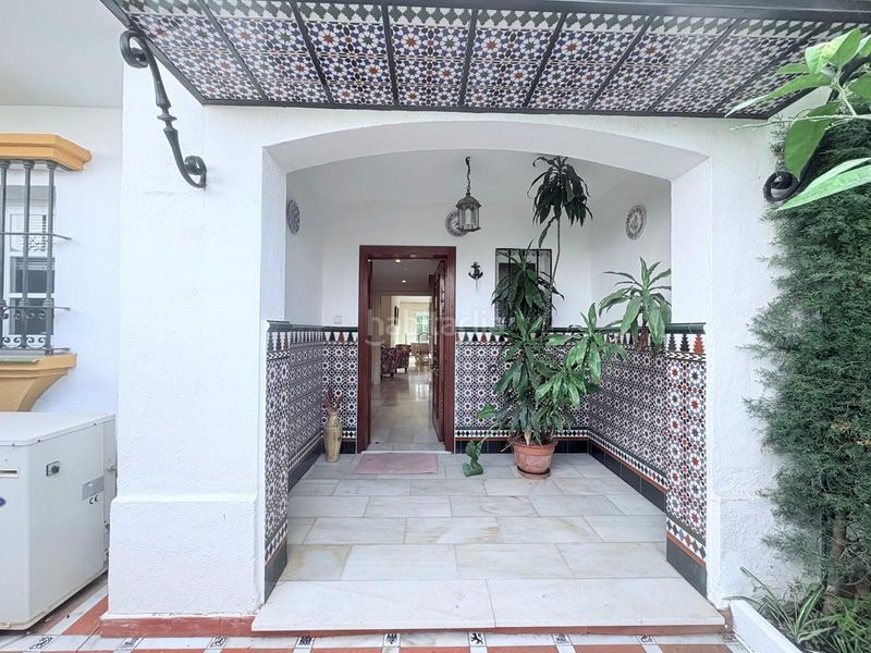 Foto eb8ef7e5-4569-46ee-a517-8b6871b8fb82. Casa adossada amb piscina a Cancelada Estepona