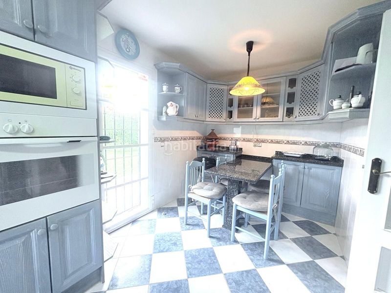 Foto f9a6bd7d-a785-4740-805e-b1ff06a0426b. Casa adossada amb piscina a Cancelada Estepona
