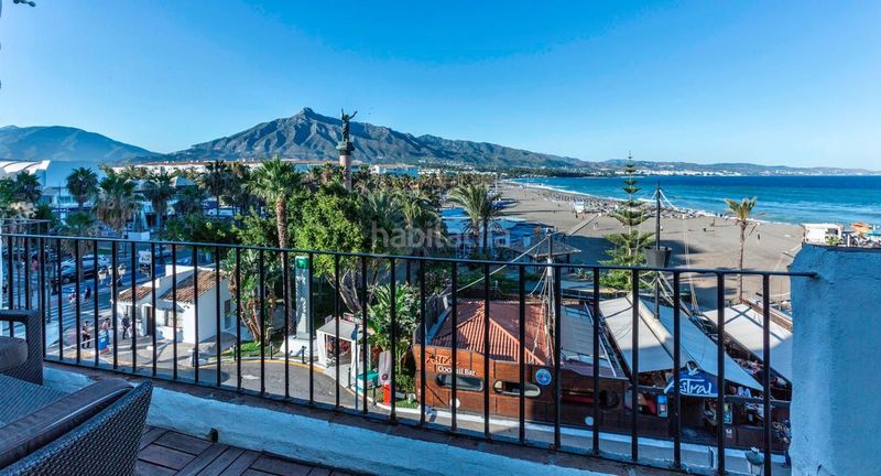 Foto be20a6c0-9425-432c-aed7-a595ffd90955. Piso apartamento en primera línea de playa en Puerto Banús con vistas al mar y a la concha este magnífico apartamento en primera línea en Marbella