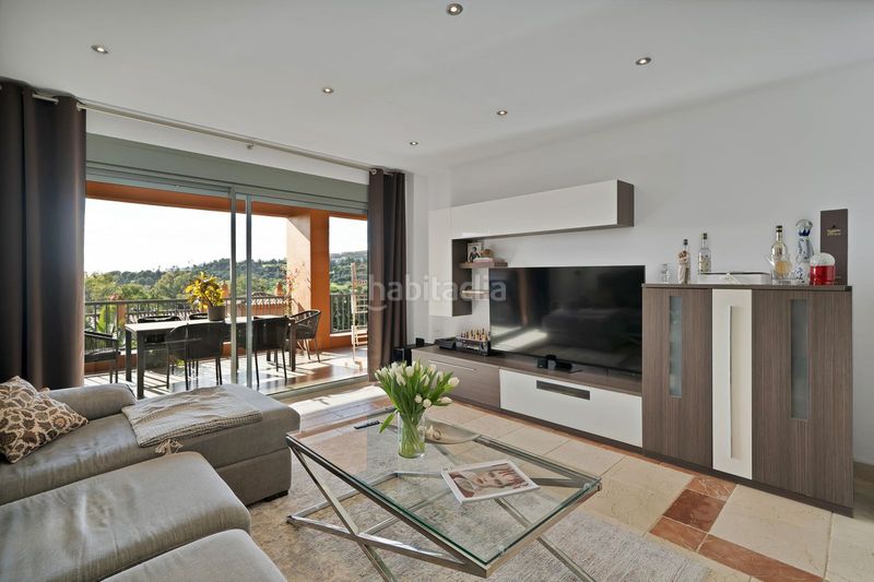 Foto 43f2e372-6c97-4ed4-b561-3419f0290aba. Pis amb aparcament piscina a Nueva Atalaya Estepona