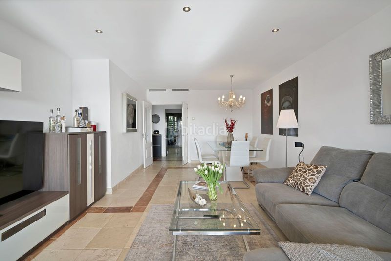 Foto 6591730d-e12f-46ea-b9ef-b7fee2b26a08. Pis amb aparcament piscina a Nueva Atalaya Estepona