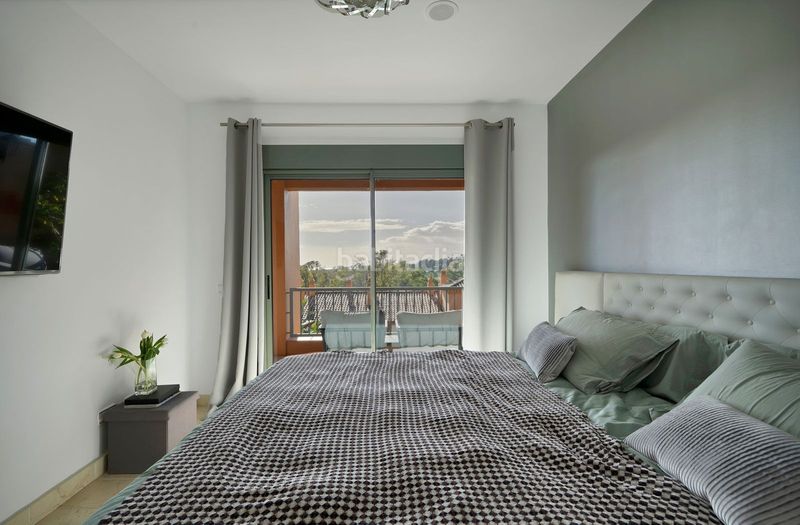 Foto 6e63e0a1-6e47-4169-9e75-6b6c8856d93c. Pis amb aparcament piscina a Nueva Atalaya Estepona