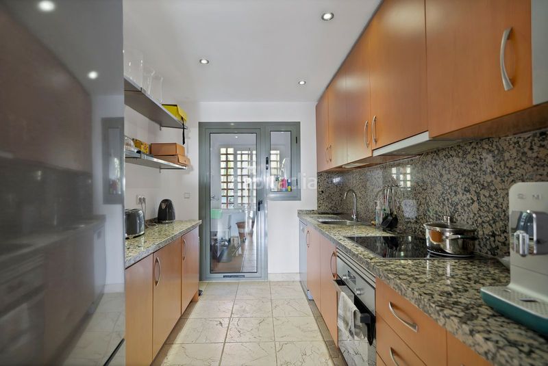 Foto 7a7a1714-e5bb-4474-8e57-8592973cee73. Pis amb aparcament piscina a Nueva Atalaya Estepona