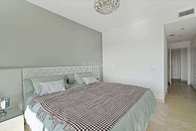 Foto 9574cea8-1410-49bb-afb7-c82dbf1e3d4d. Pis amb aparcament piscina a Nueva Atalaya Estepona