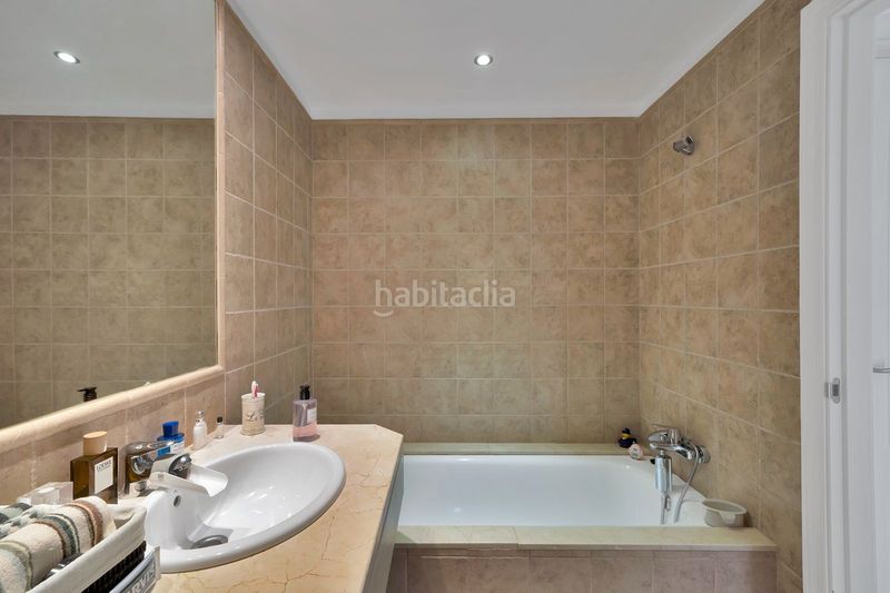 Foto adb0dca4-d74e-49c3-ace2-83fbc30ab66a. Pis amb aparcament piscina a Nueva Atalaya Estepona